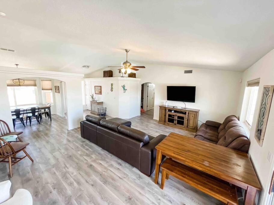 Private View On The Lake Side Of 95! Sleeps 16 Lake Havasu City Luaran gambar