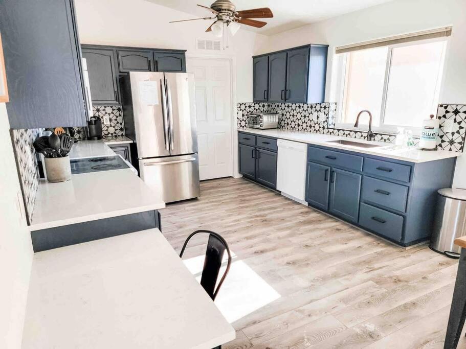 Private View On The Lake Side Of 95! Sleeps 16 Lake Havasu City Luaran gambar
